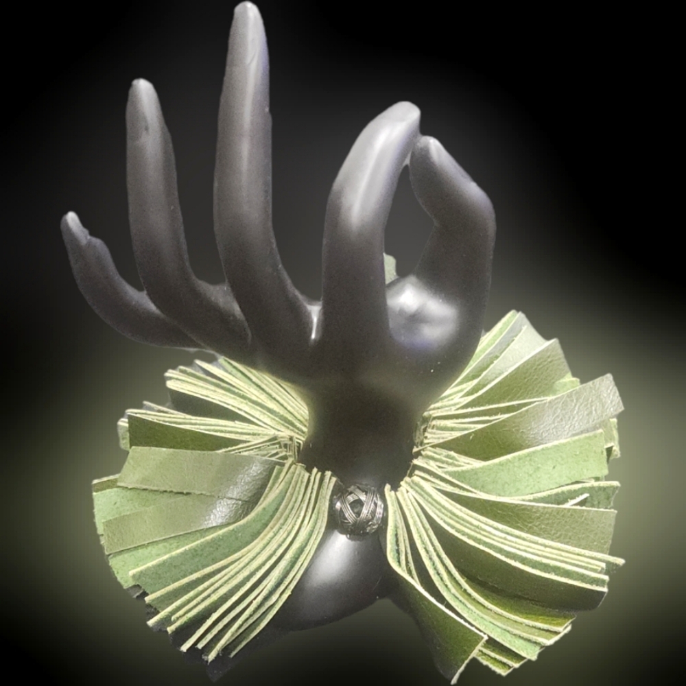 Stylish Green Fringe Leather Bracelet